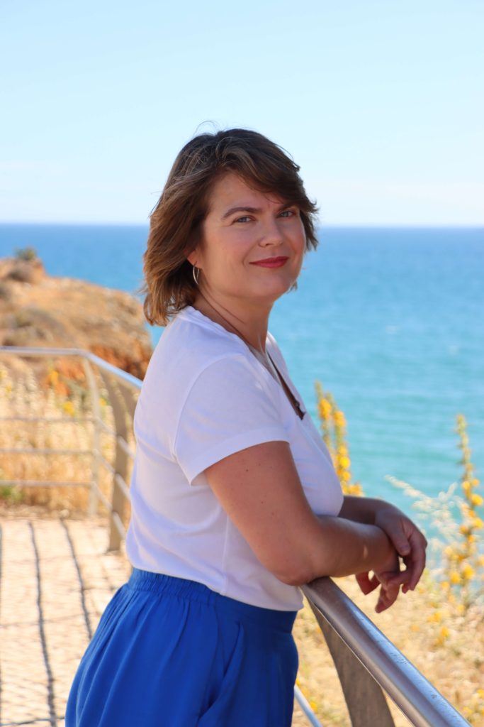 michaela-virtual-assistant-at-beach-viewpoint